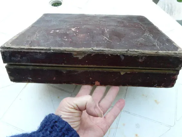 Illustration numéro 5 du produit Boîte de jeu nain jaune atlas vintage 1920  avec pions