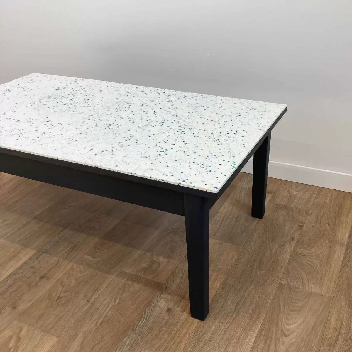 Illustration numéro 5 du produit Table basse design