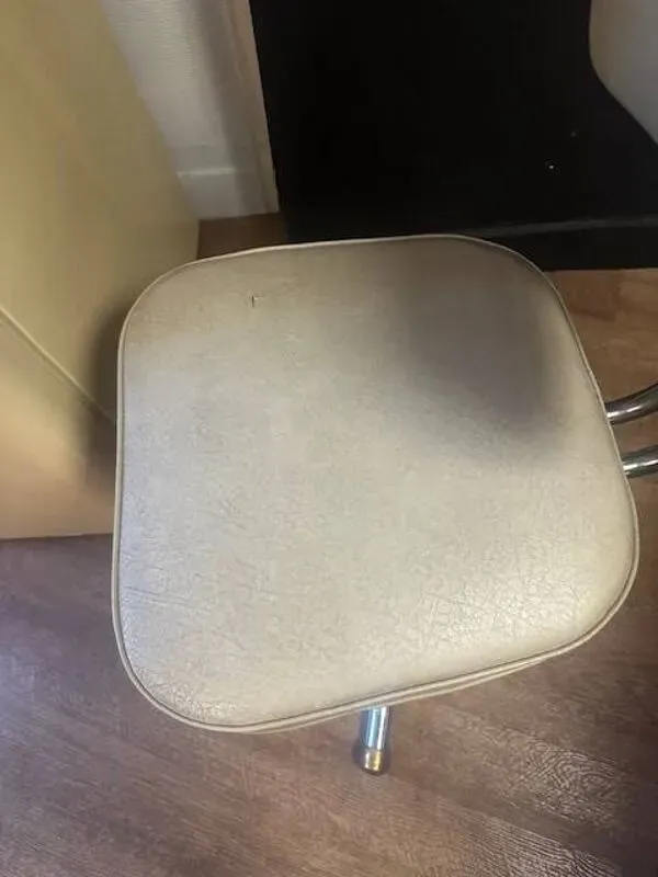 Illustration numéro 5 du produit Chaise de bureau vintage en métal et cuir