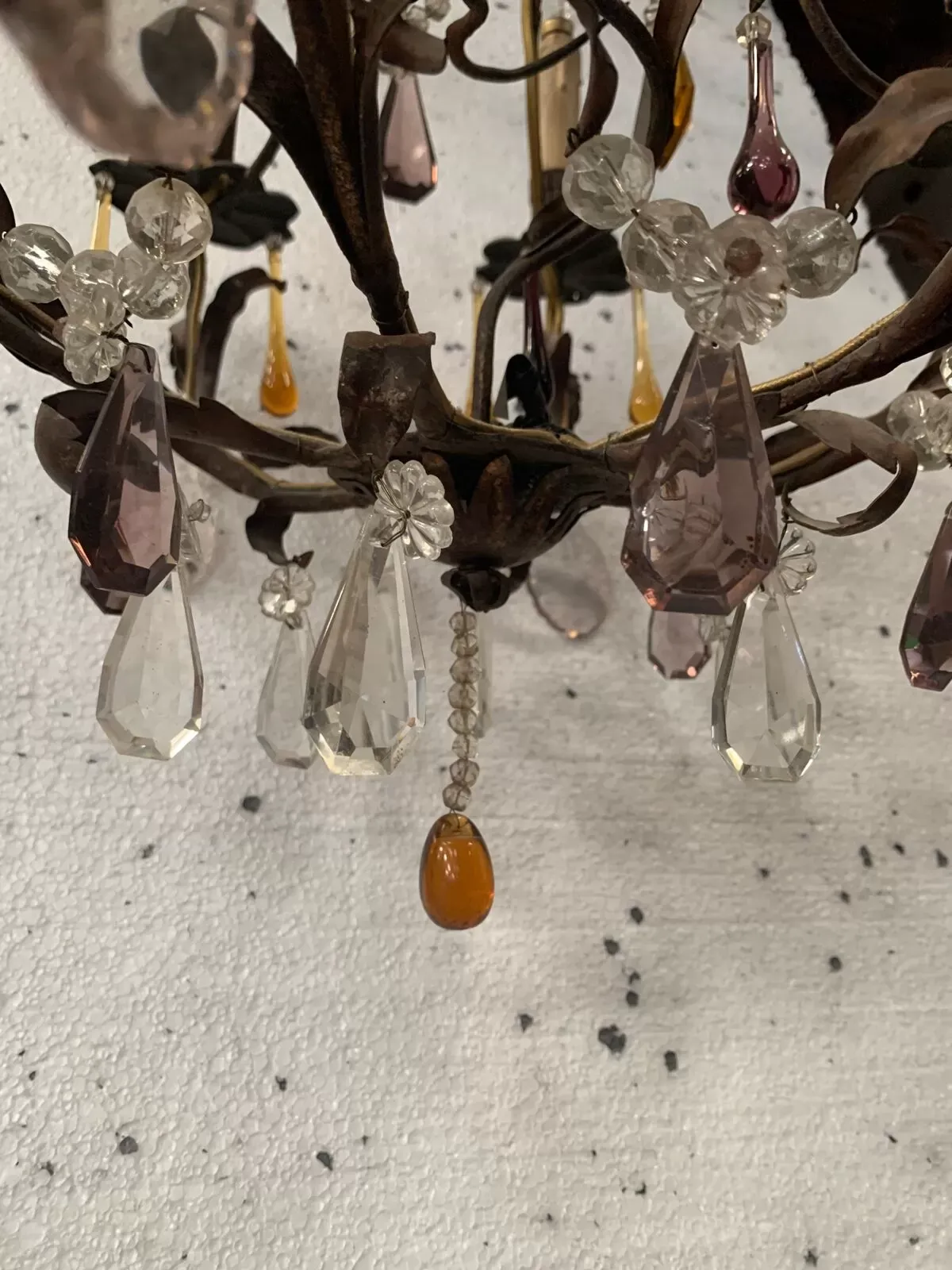 Illustration numéro 5 du produit Lustre cage de style Louis XV a pendeloques et goutte d'eau XX siècle