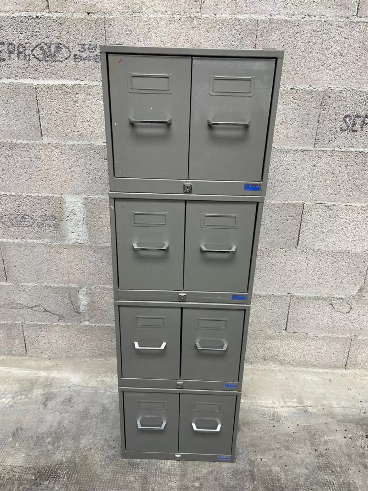 Illustration numéro 5 du produit Meuble de métier meuble d'archivage modulable 8 tiroirs métal classeur industriel 1960s