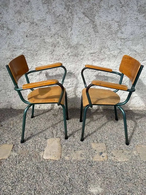 Illustration numéro 5 du produit chaises d'école