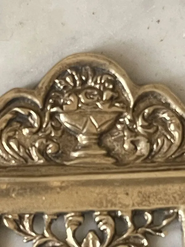 Illustration numéro 5 du produit paire de serre-livres décor gothique en laiton 1920