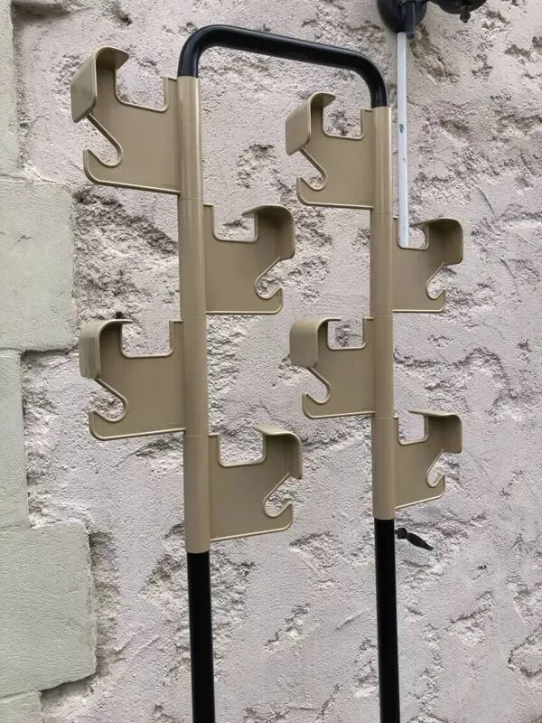 Illustration numéro 5 du produit Porte-manteau beige et noir Manade de Jean-Pierre Vitrac