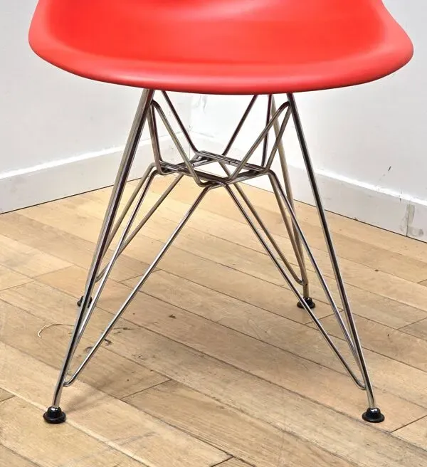Illustration numéro 5 du produit Suite de 5 chaises DSR, Charles & Ray Eames