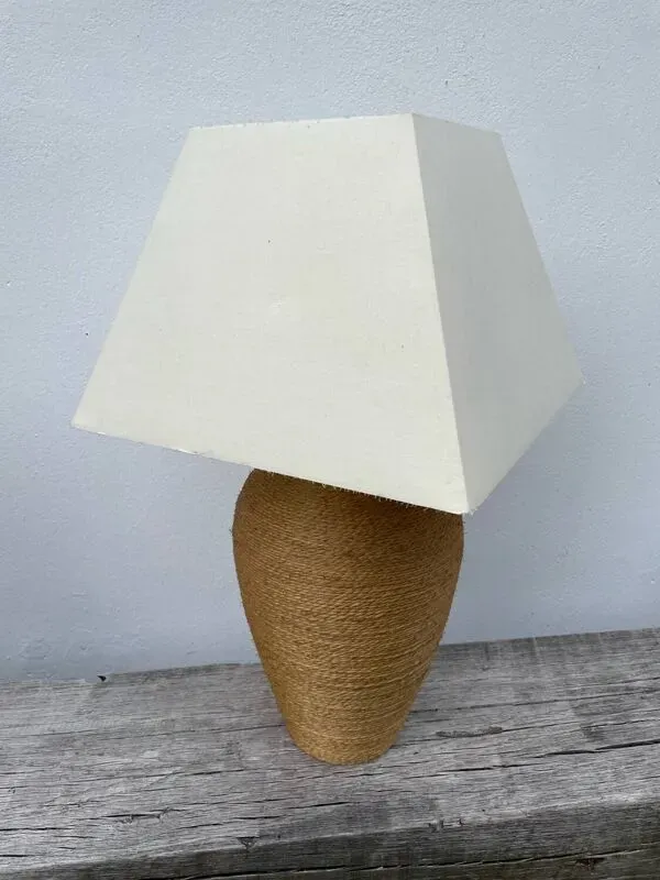 Illustration numéro 5 du produit Lampe en rotin vintage Habitat