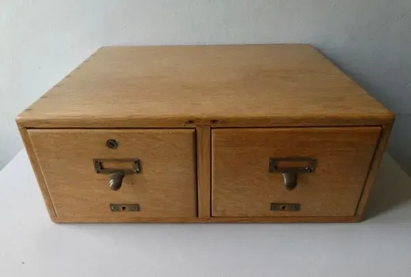 Illustration numéro 5 du produit Meuble de bureau, casiers en bois massif