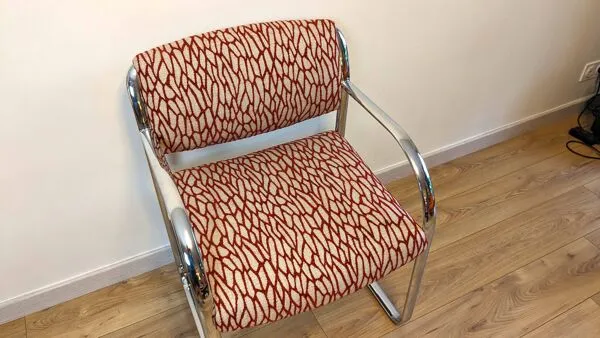 Illustration numéro 5 du produit Fauteuil Strafor vintage en acier tubulaire chromé et tissu organique