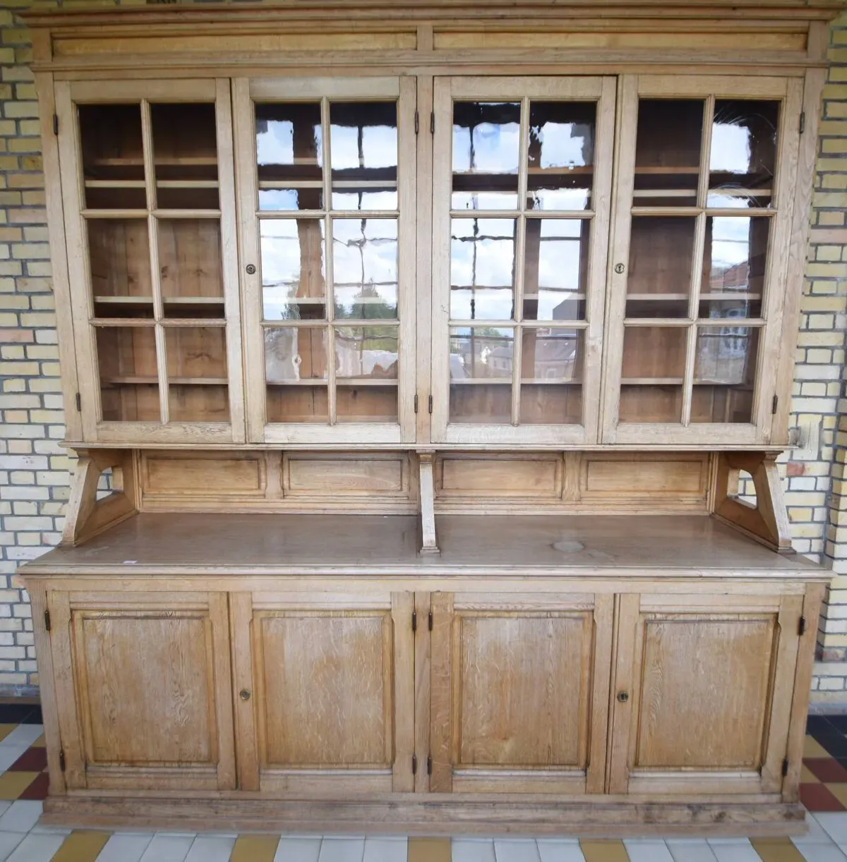 Illustration numéro 5 du produit Bibliothèque vitrée d'école de médecine en chêne massif 1950'