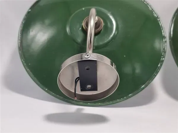 Illustration numéro 5 du produit Paire d'appliques en tôle émaillée