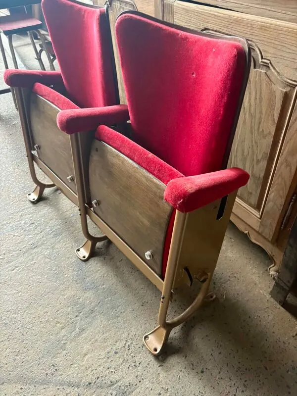 Illustration numéro 5 du produit Fauteuils de Cinéma / Théâtre Anciens
