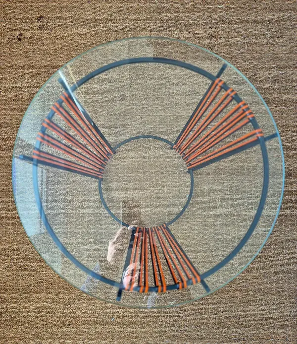 Illustration numéro 5 du produit Table d’appoint design Un Autre Regard – Métal & verre