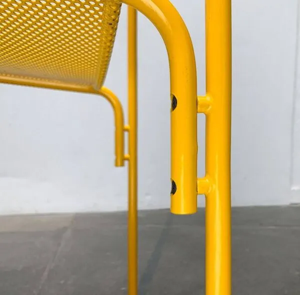 Illustration numéro 5 du produit Chaise métallique perforée italienne de l'âge spatial du milieu du siècle, années 1960