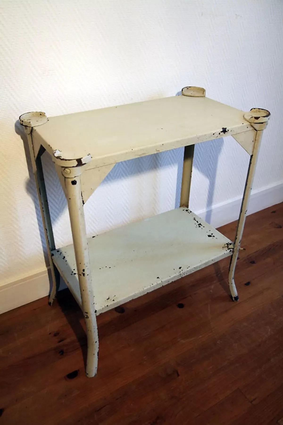 Illustration numéro 5 du produit Table d'appoint industrielle