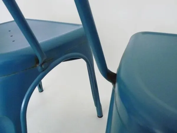 Illustration numéro 5 du produit Paire de Chaises A Tolix en métal bleu Xavier Pauchard