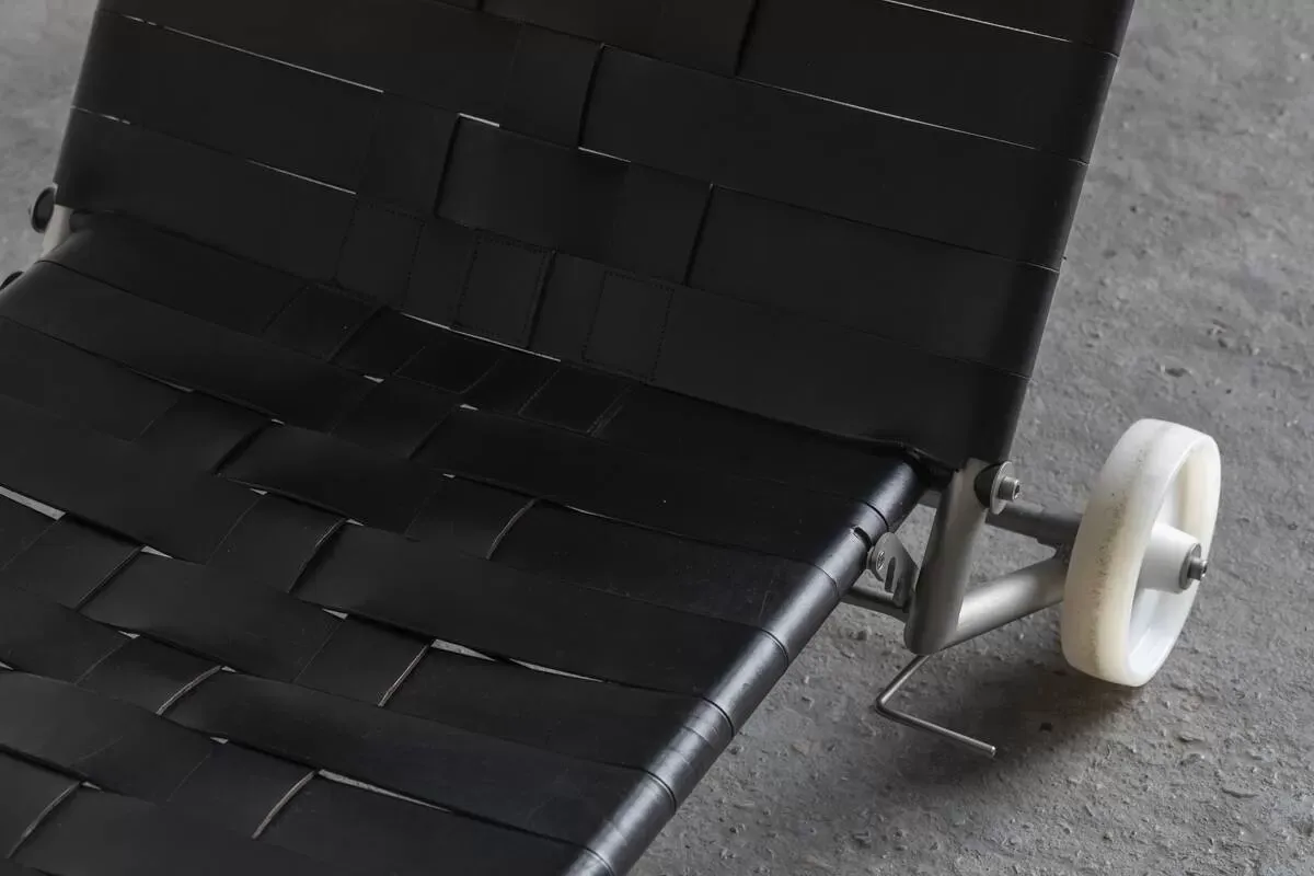 Illustration numéro 5 du produit Lit de repos par Fabiaan Van Severen, Belgique, 1996