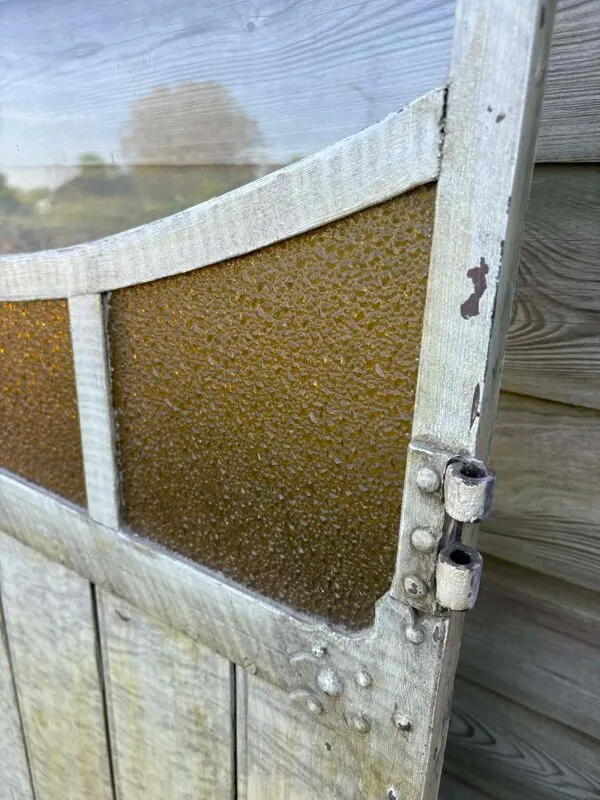 Illustration numéro 5 du produit Porte ancienne d’atelier Art Nouveau – Acier & Bois – 1900