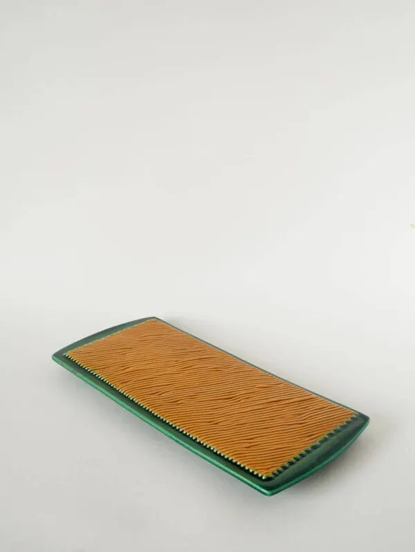 Illustration numéro 5 du produit Plat à cake en barbotine, jaune et verre, 1970