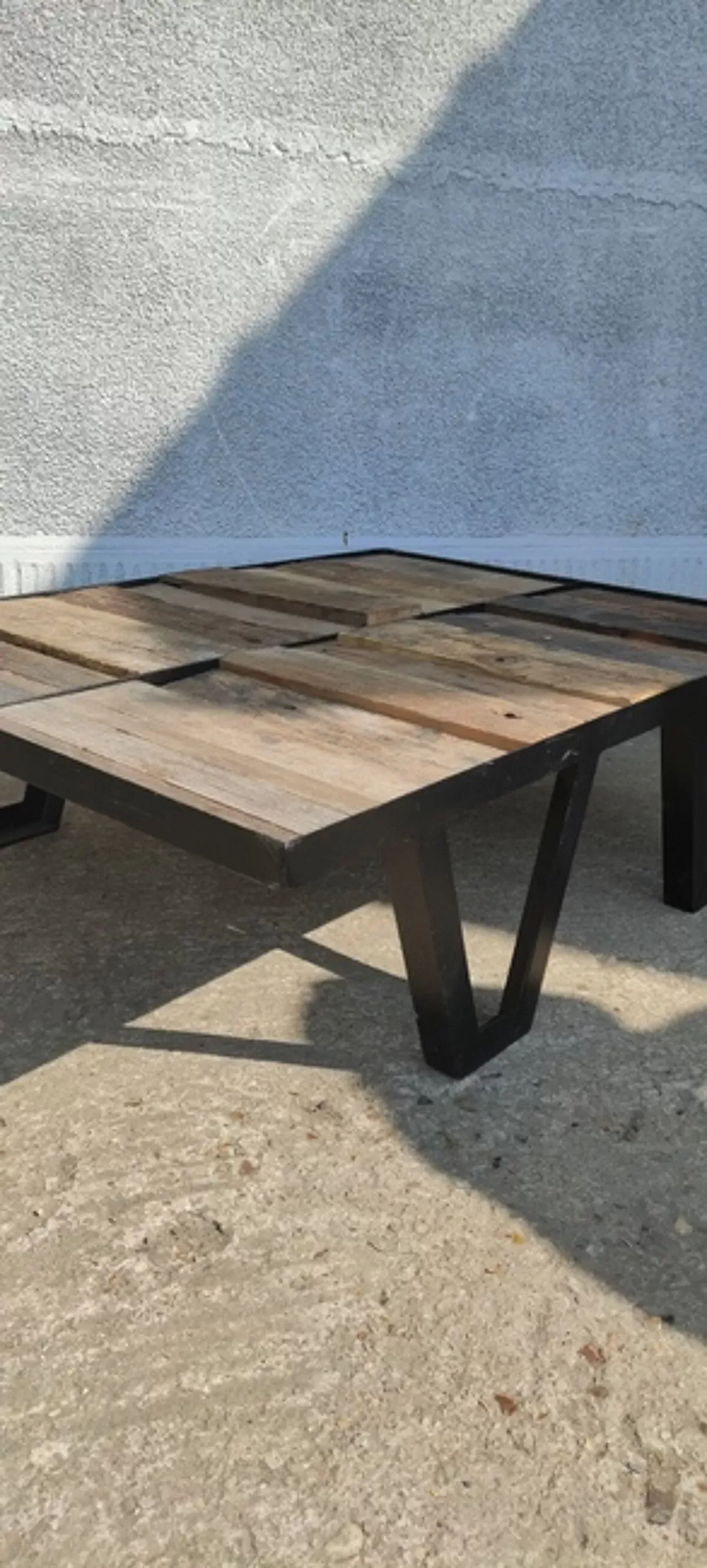 Illustration numéro 5 du produit Table basse bois et métal de style industriel