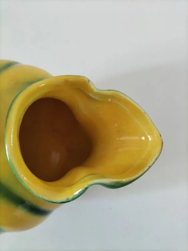 Illustration numéro 5 du produit Pichet melon en barbotine jaune et vert