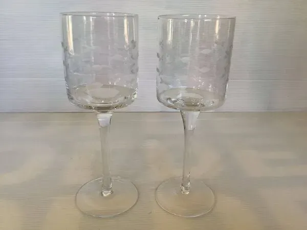 Illustration numéro 5 du produit Duo de bougeoirs poissons en verre taillé