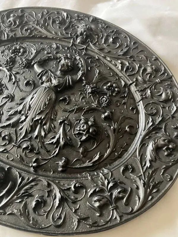 Illustration numéro 5 du produit Plaque décorative en fonte début 20°siècle.