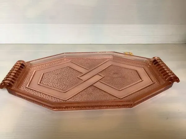 Illustration numéro 5 du produit Plat plateau en verre rose style Rosaline B