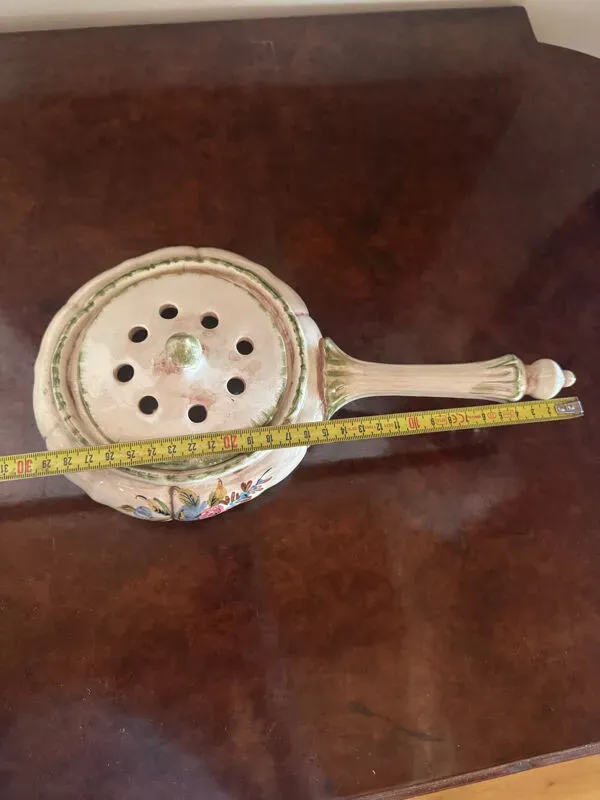 Illustration numéro 5 du produit Vase, pique-fleurs ancien en céramique