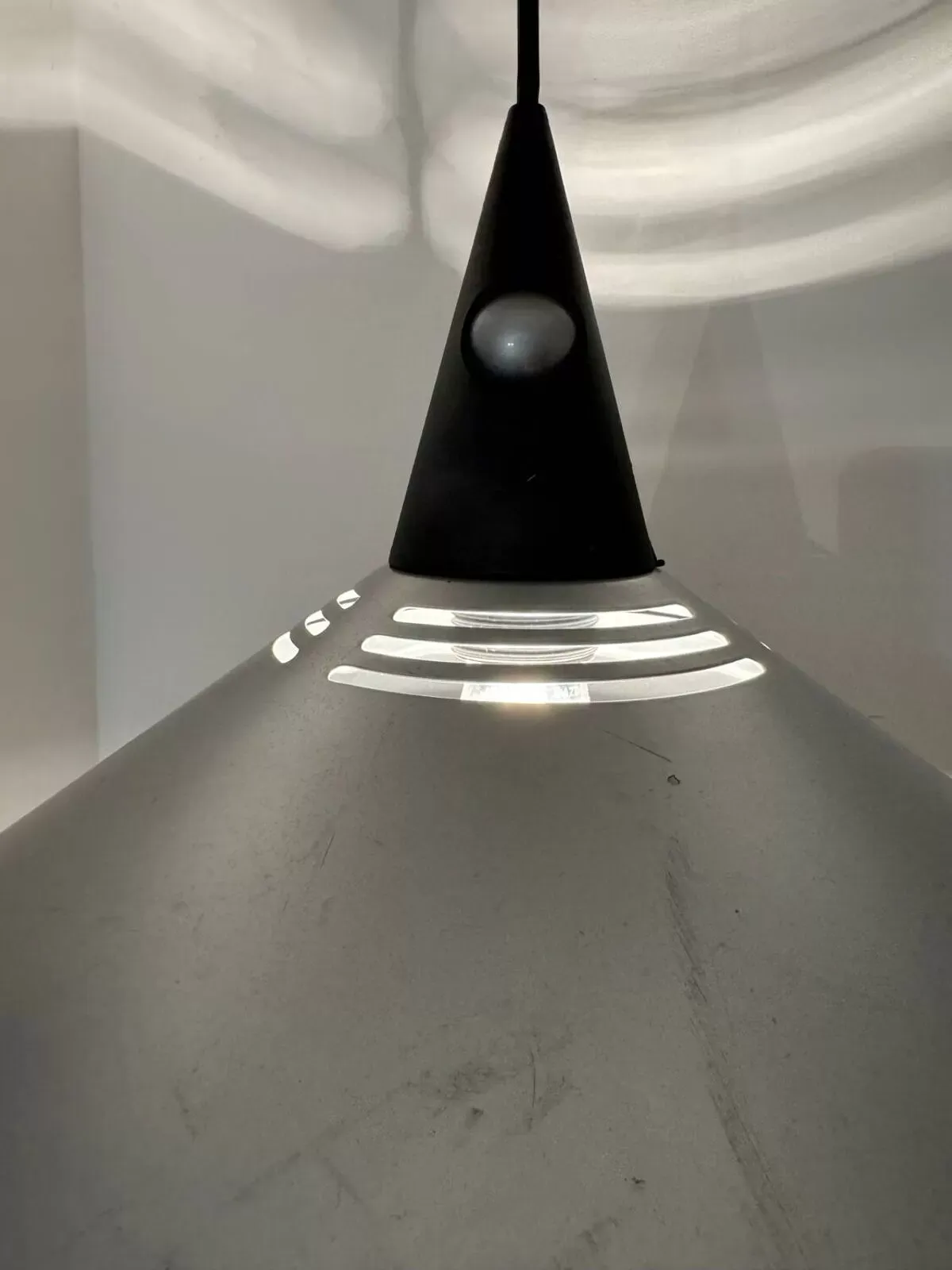 Illustration numéro 5 du produit Suspension style Memphis, années 80