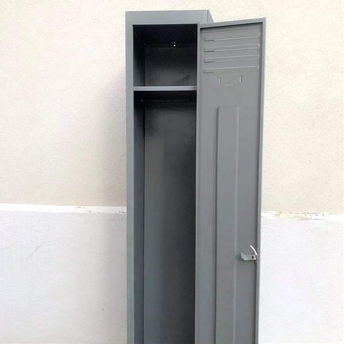 Illustration numéro 5 du produit Vestiaire métal