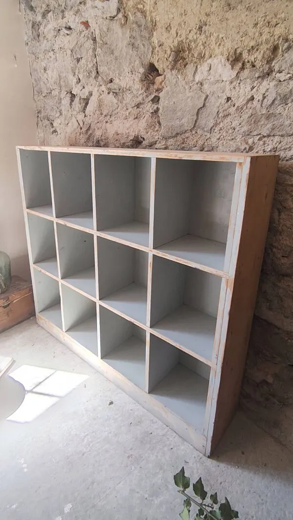 Illustration numéro 5 du produit Ancien meuble à casiers sapin