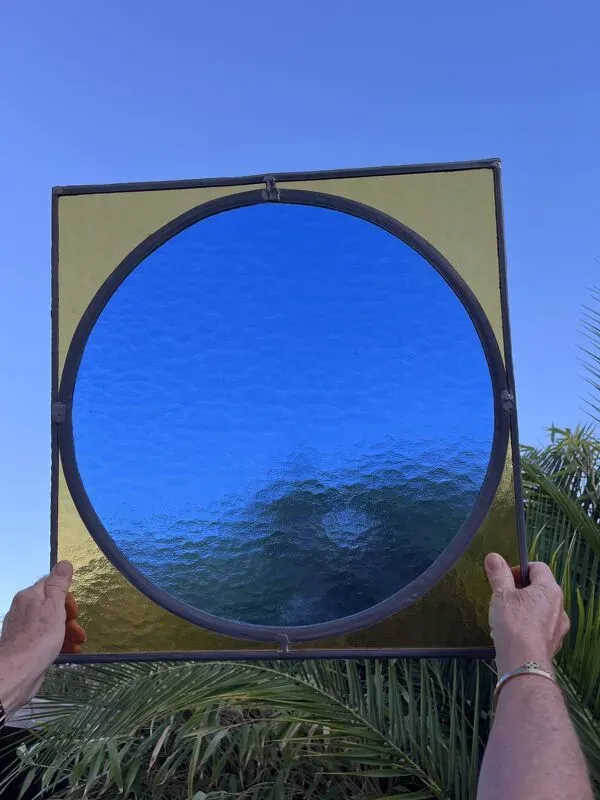 Illustration numéro 5 du produit Paire de vitraux anciens bleu et jaune