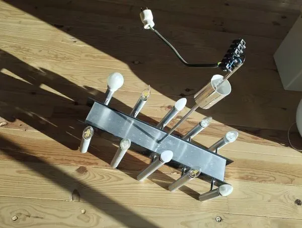 Illustration numéro 5 du produit Lustre design sculptural vintage années 70 – métal & aluminium – 55 × 26 cm