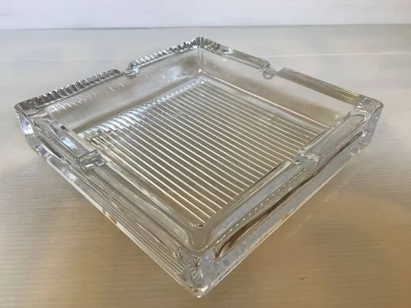 Illustration numéro 5 du produit Grand cendrier vide poche en cristal