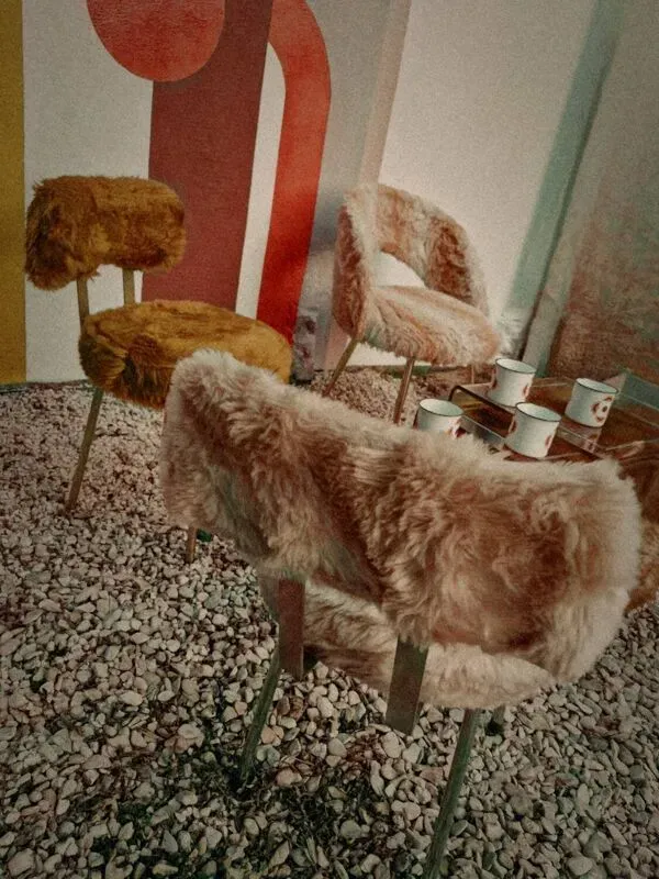 Illustration numéro 5 du produit Set 3 Chaises Moumoutes 2 Pelfran, 1 Tonneau 1960-1970