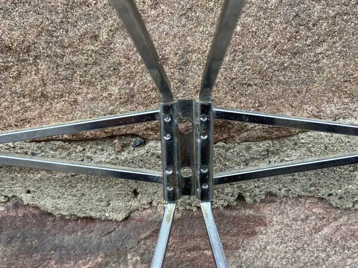 Illustration numéro 5 du produit Porte manteau mural métal iron vintage mid-century patères 1960s atelier