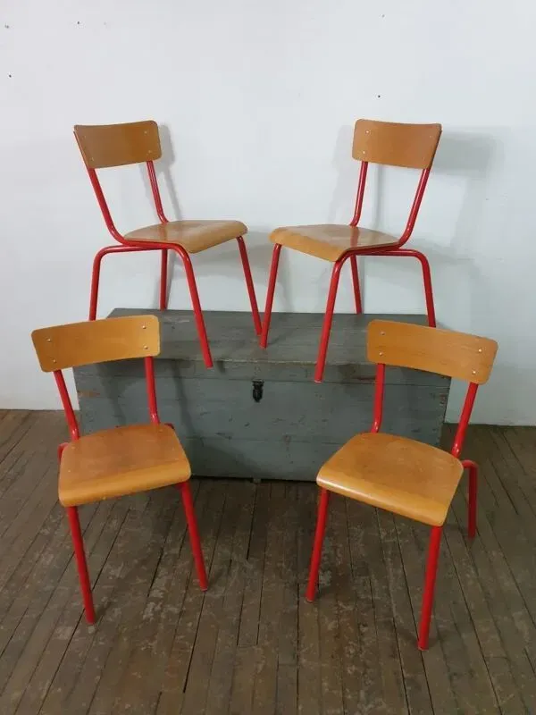 Illustration numéro 5 du produit Chaises d'école