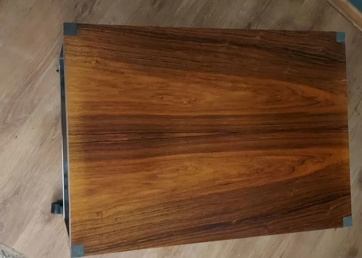 Illustration numéro 5 du produit Table mobile avec plateau en palissandre