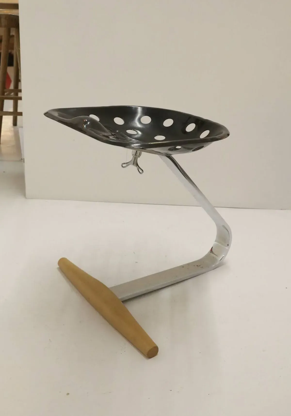 Illustration numéro 5 du produit Tabouret Mezzadro par Zanotta