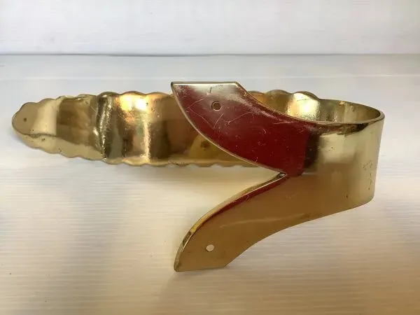 Illustration numéro 5 du produit Grande patère en laiton travaillé