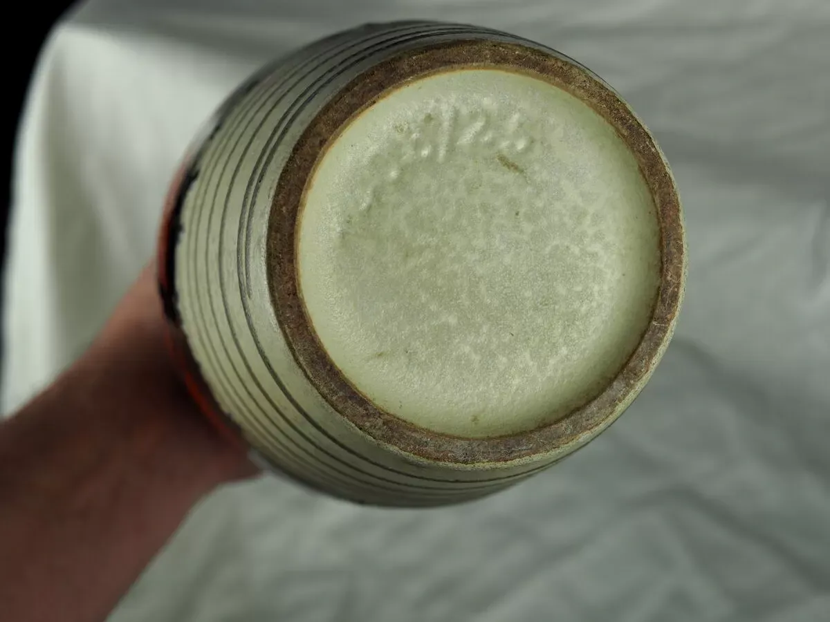 Illustration numéro 5 du produit Vase à frise à rond vert et rouge