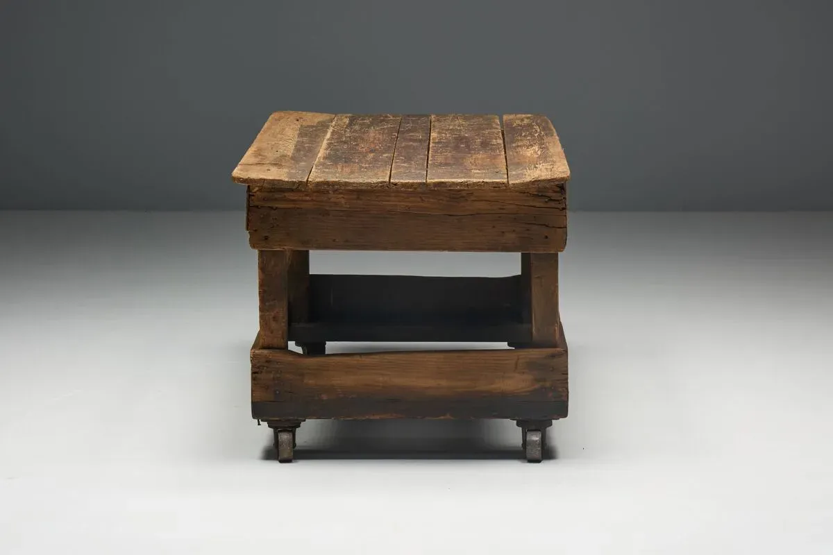 Illustration numéro 5 du produit Table industrielle primitive, France, XIXe siècle