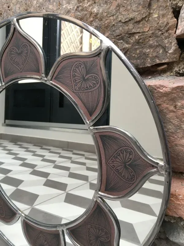 Illustration numéro 5 du produit Miroir soleil vitrail et inclusions céramique