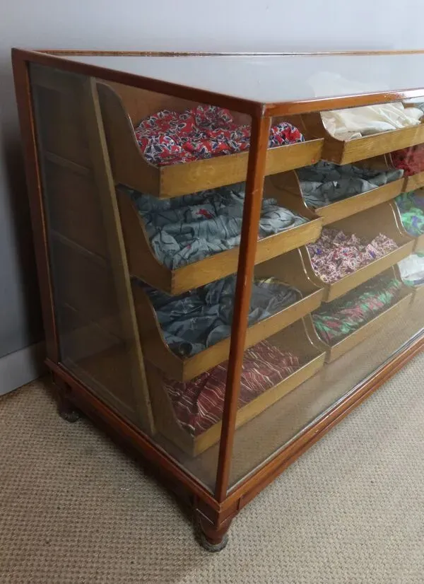 Illustration numéro 5 du produit Vitrine de magasin