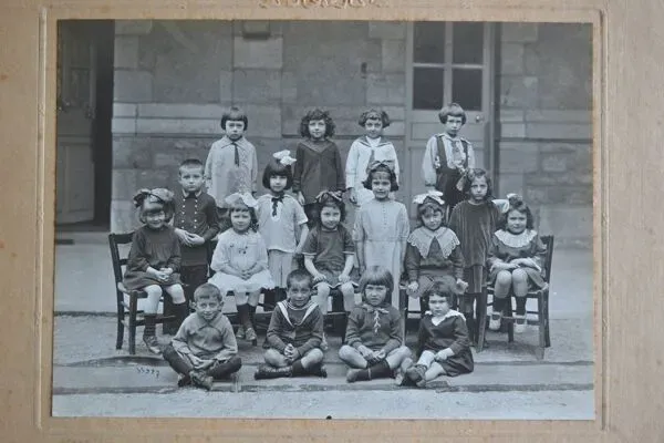 Illustration numéro 5 du produit Photo ancienne de classe école lycée de jeunes filles Moulin 1920