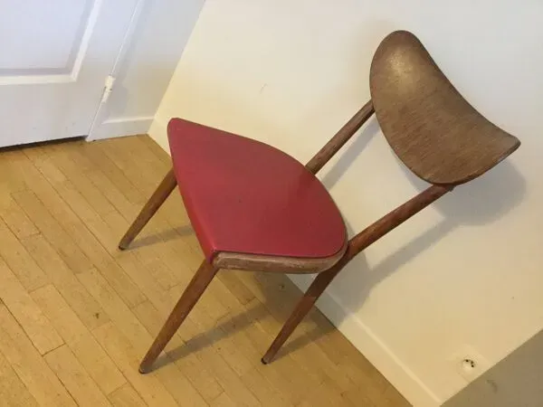 Illustration numéro 5 du produit Chaises bistrot vintage rouge en bois THONET 1950