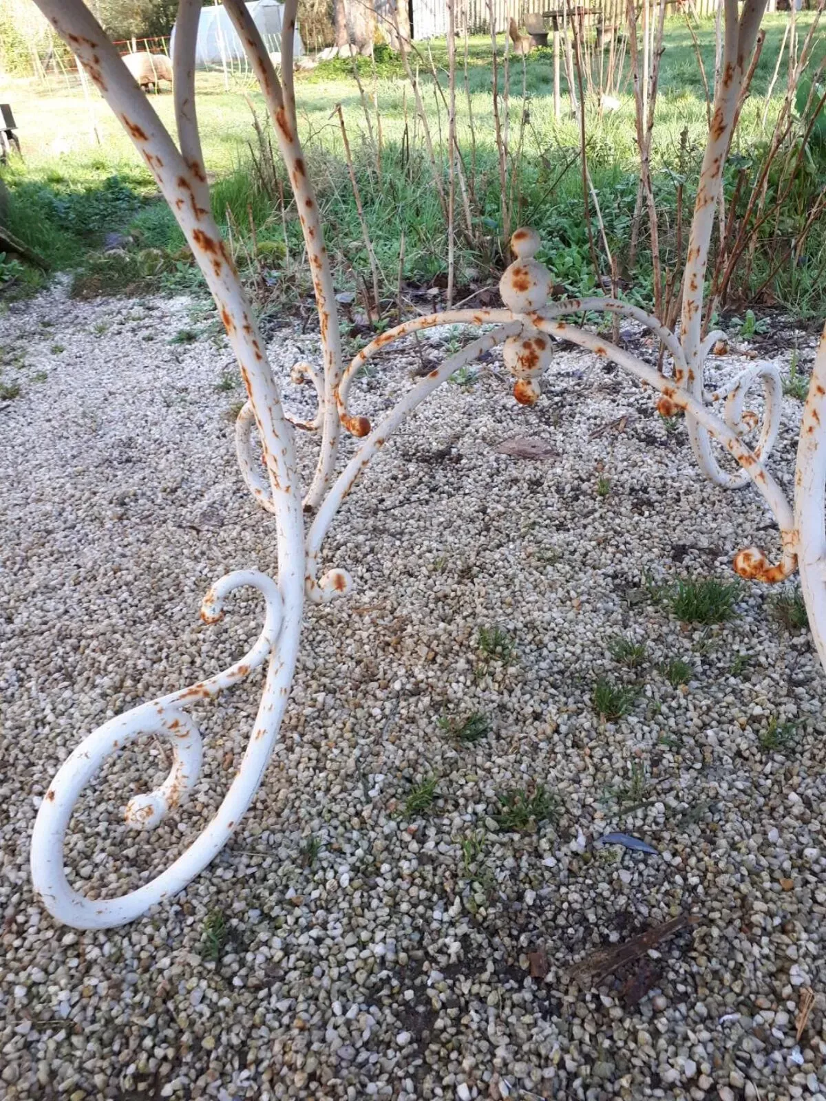 Illustration numéro 5 du produit Ancienne table de présentation