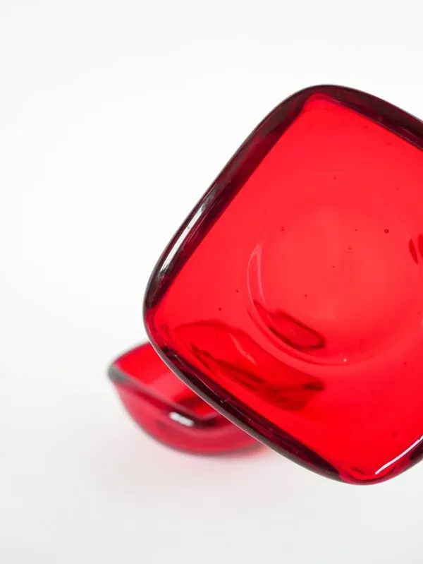 Illustration numéro 5 du produit Superbe paire de vide-poches en verre coloré bordeaux, dans le goût de Murano, 1970. En excellent ét