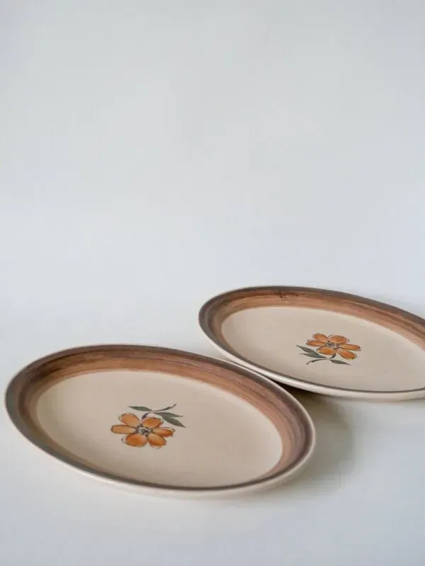 Illustration numéro 5 du produit Duo de raviers en grès Gien fleuries 1970