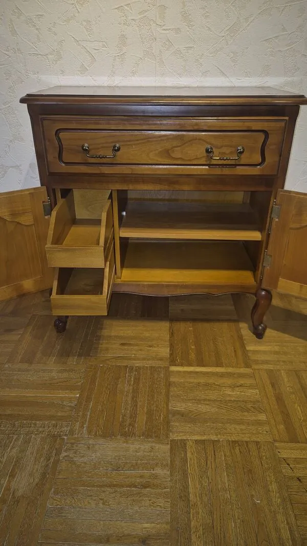 Illustration numéro 5 du produit Meuble TV style classique avec tablette coulissant